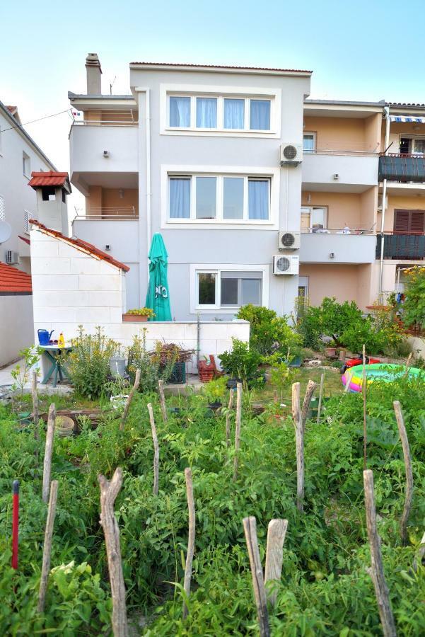 Red Rose Apartment Split Exterior photo
