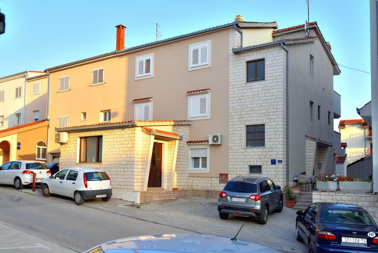 Red Rose Apartment Split Exterior photo